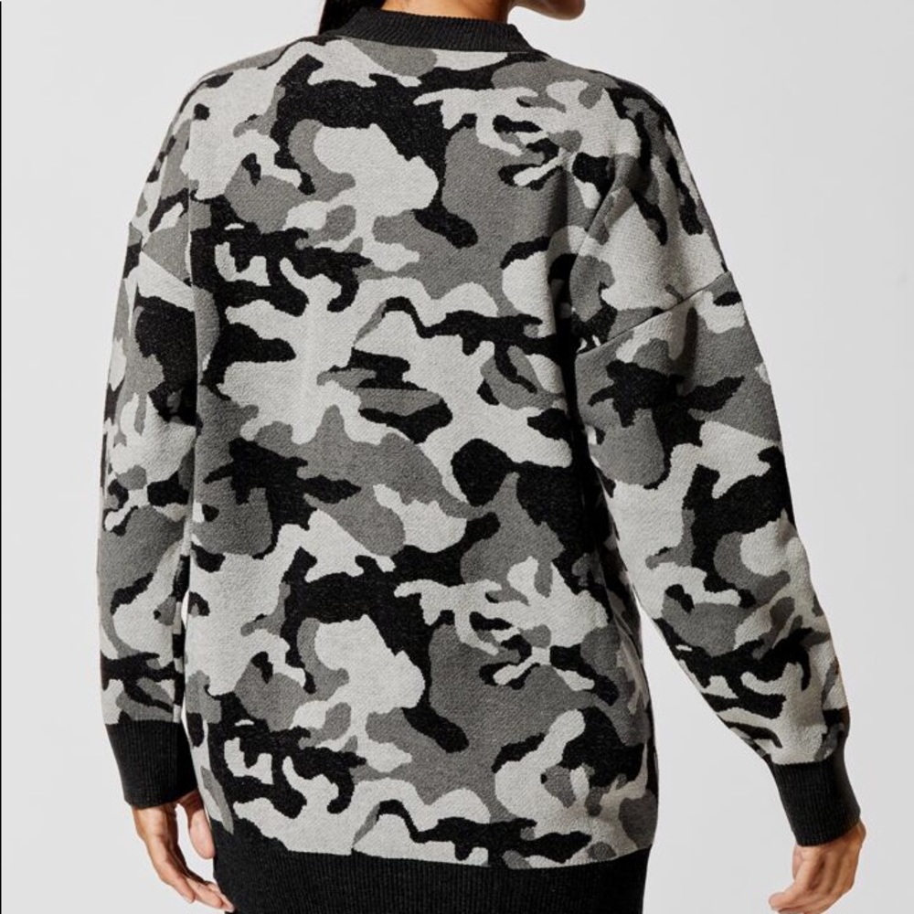 CARBON38 CAMO SWEATER Size Large Trendy Stylish Effortless Comfy Modern - Picture 3 of 11
